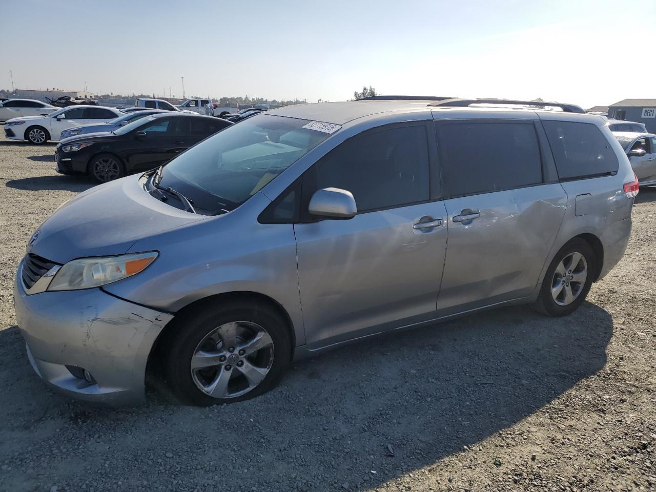 TOYOTA SIENNA LE 2011