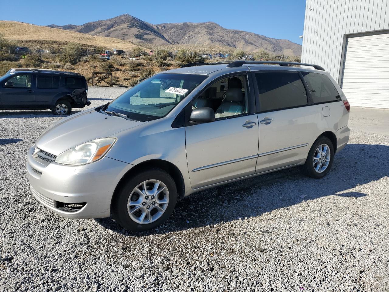 TOYOTA SIENNA LE 2004