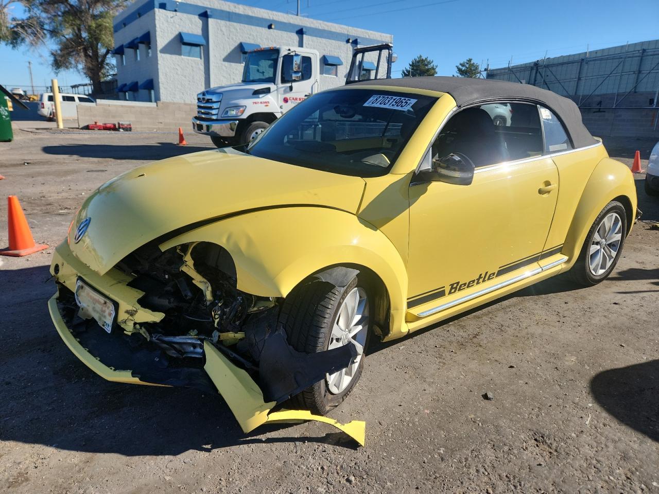 VOLKSWAGEN BEETLE 2013
