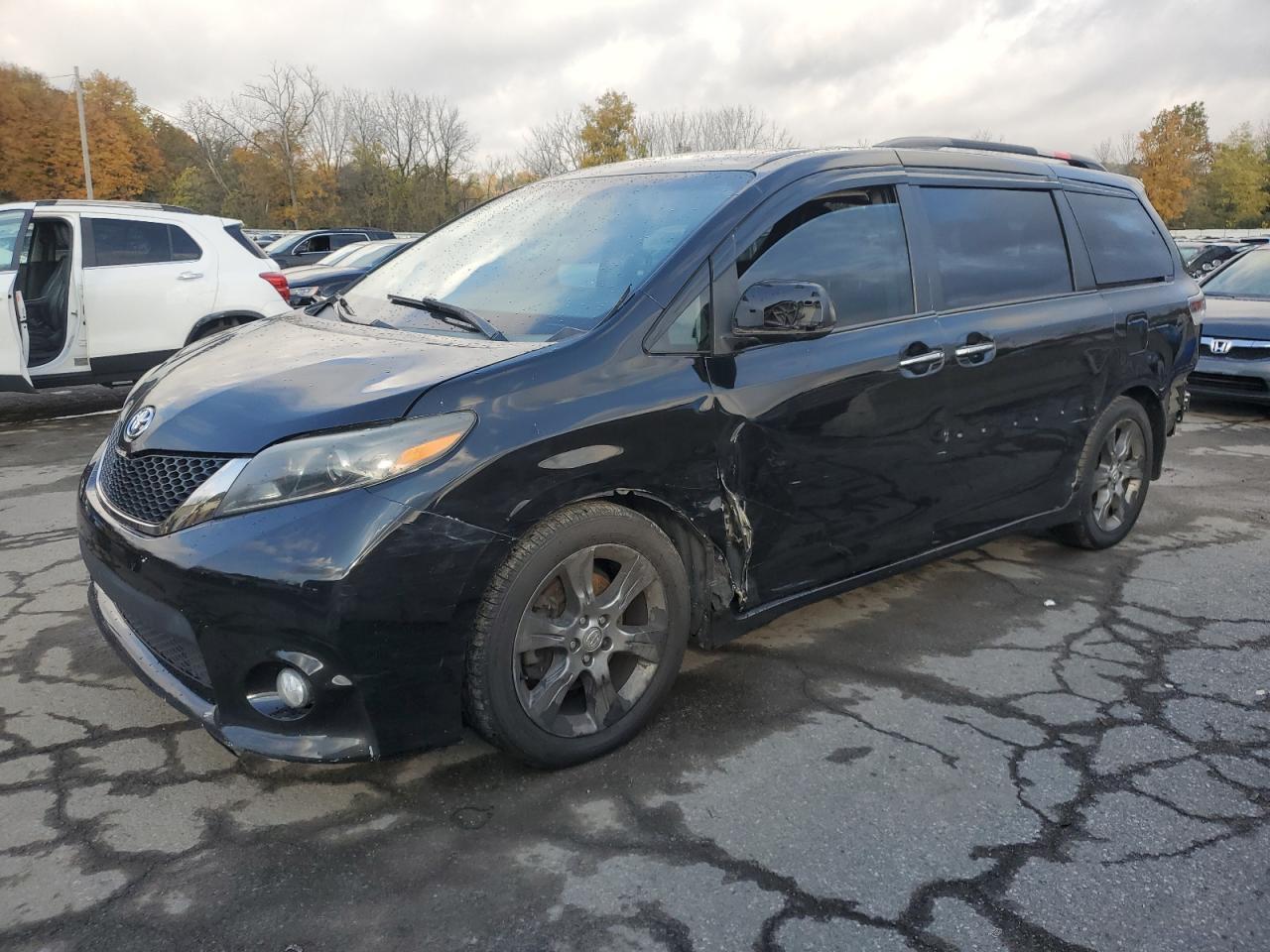 TOYOTA SIENNA SPO 2015