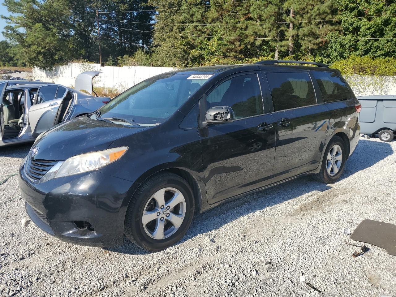 TOYOTA SIENNA LE 2015