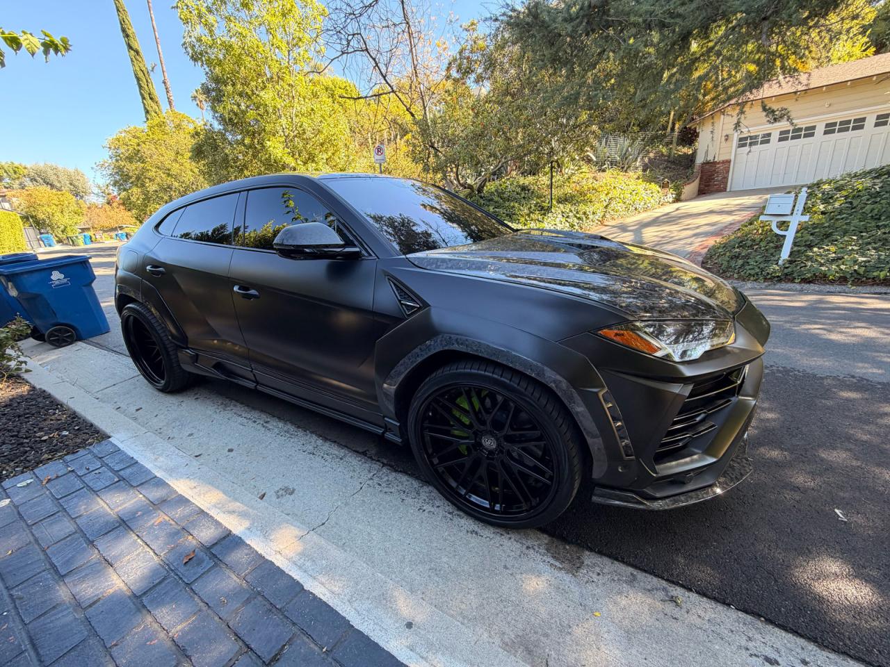 LAMBORGHINI URUS 2019