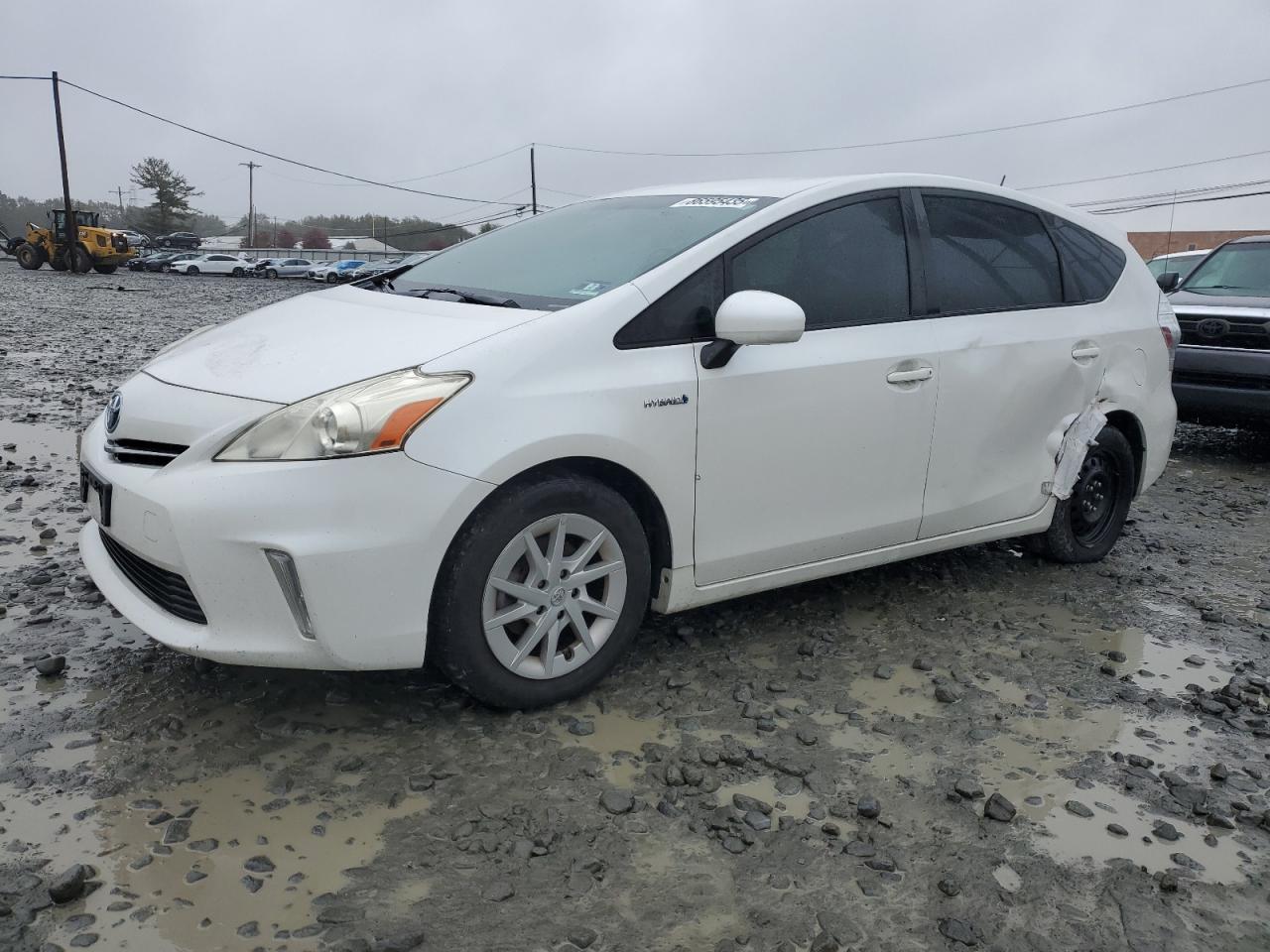 TOYOTA PRIUS V 2012