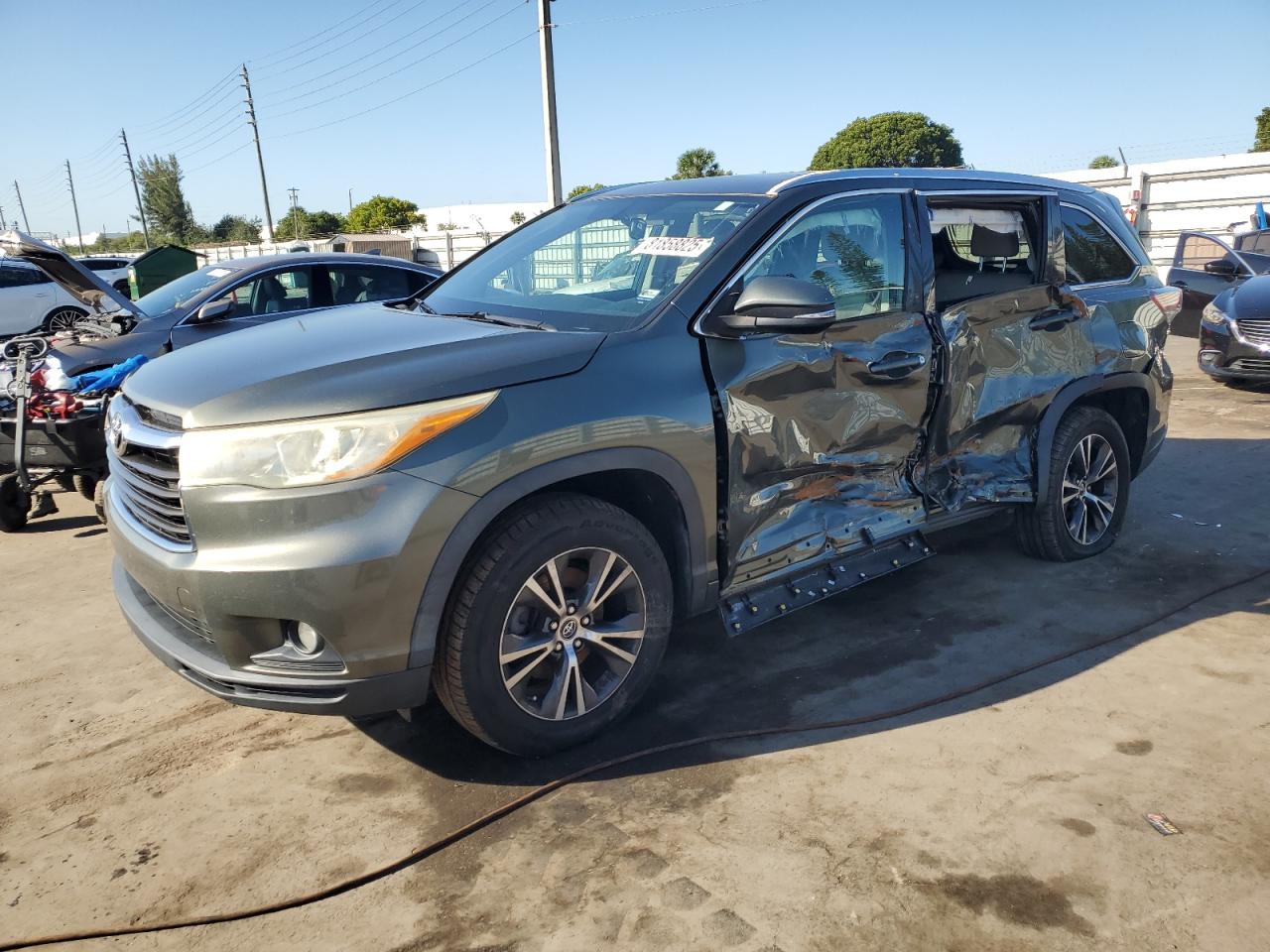 TOYOTA HIGHLANDER 2016