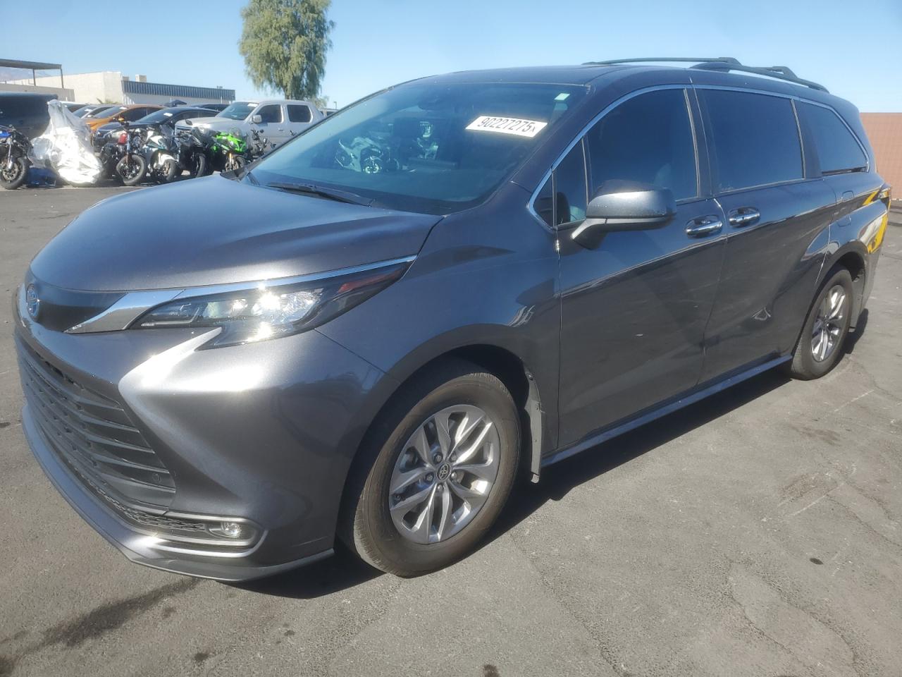 TOYOTA SIENNA XLE 2025
