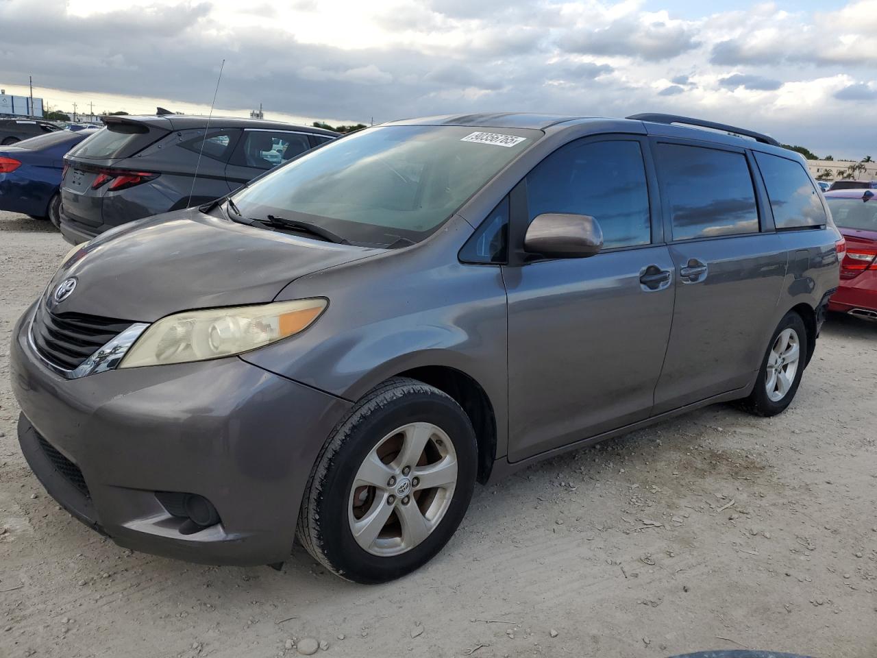 TOYOTA SIENNA LE 2013