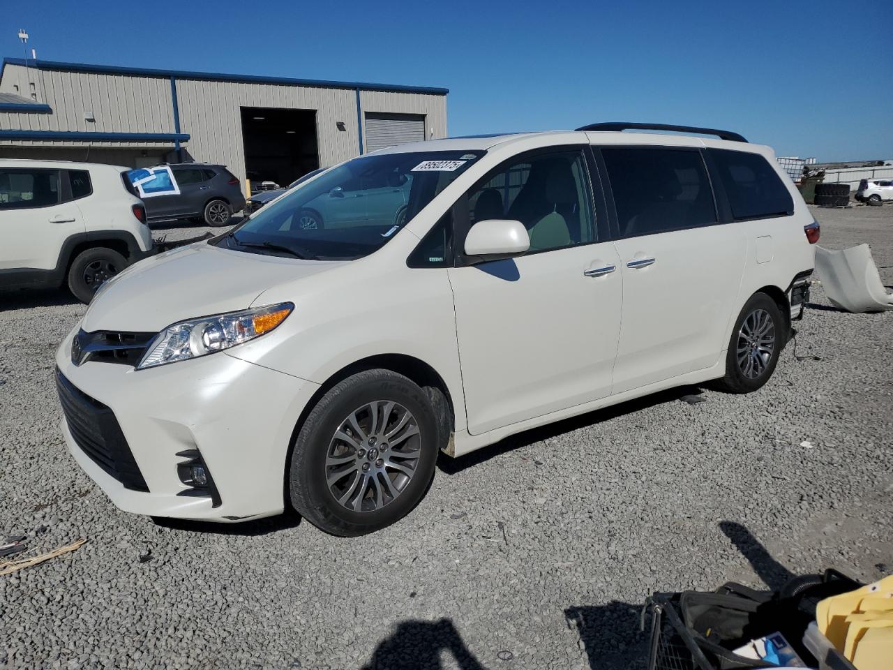 TOYOTA SIENNA XLE 2018