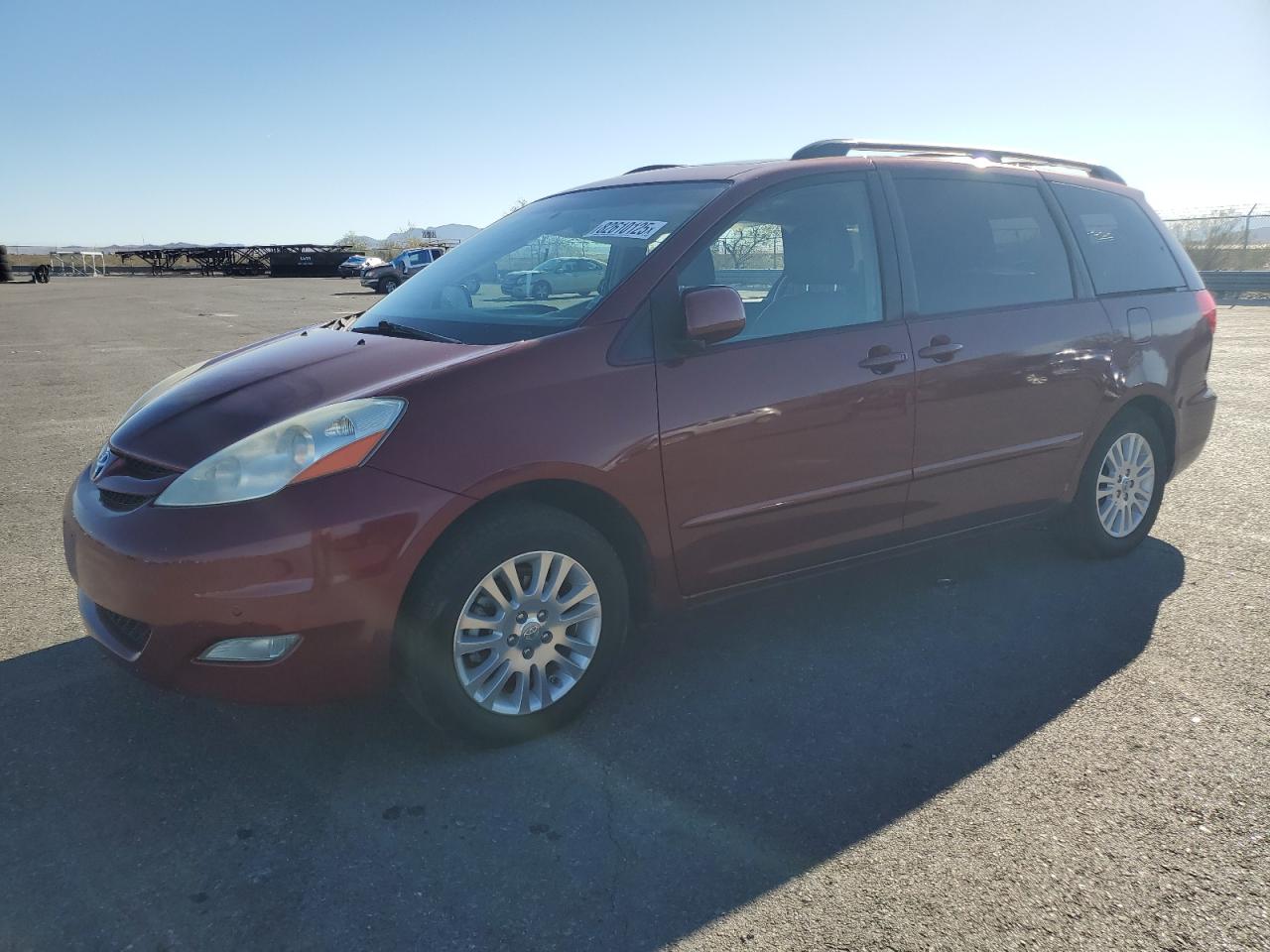 TOYOTA SIENNA XLE 2010
