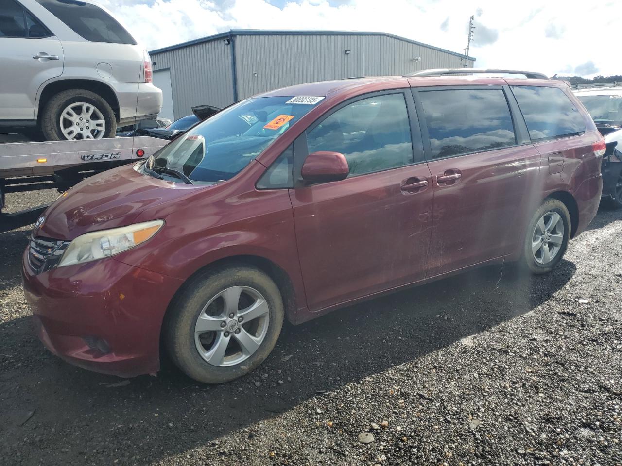 TOYOTA SIENNA LE 2011