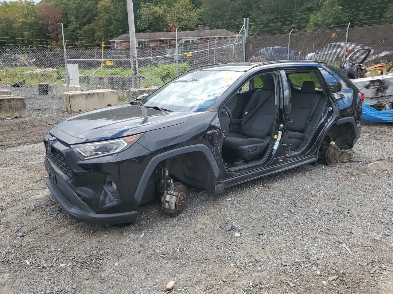 TOYOTA RAV4 XLE 2021