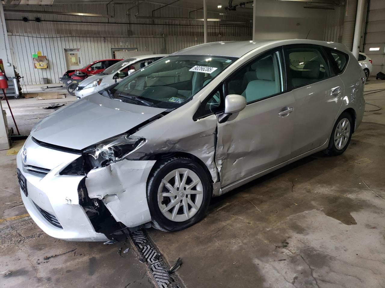 TOYOTA PRIUS V 2012