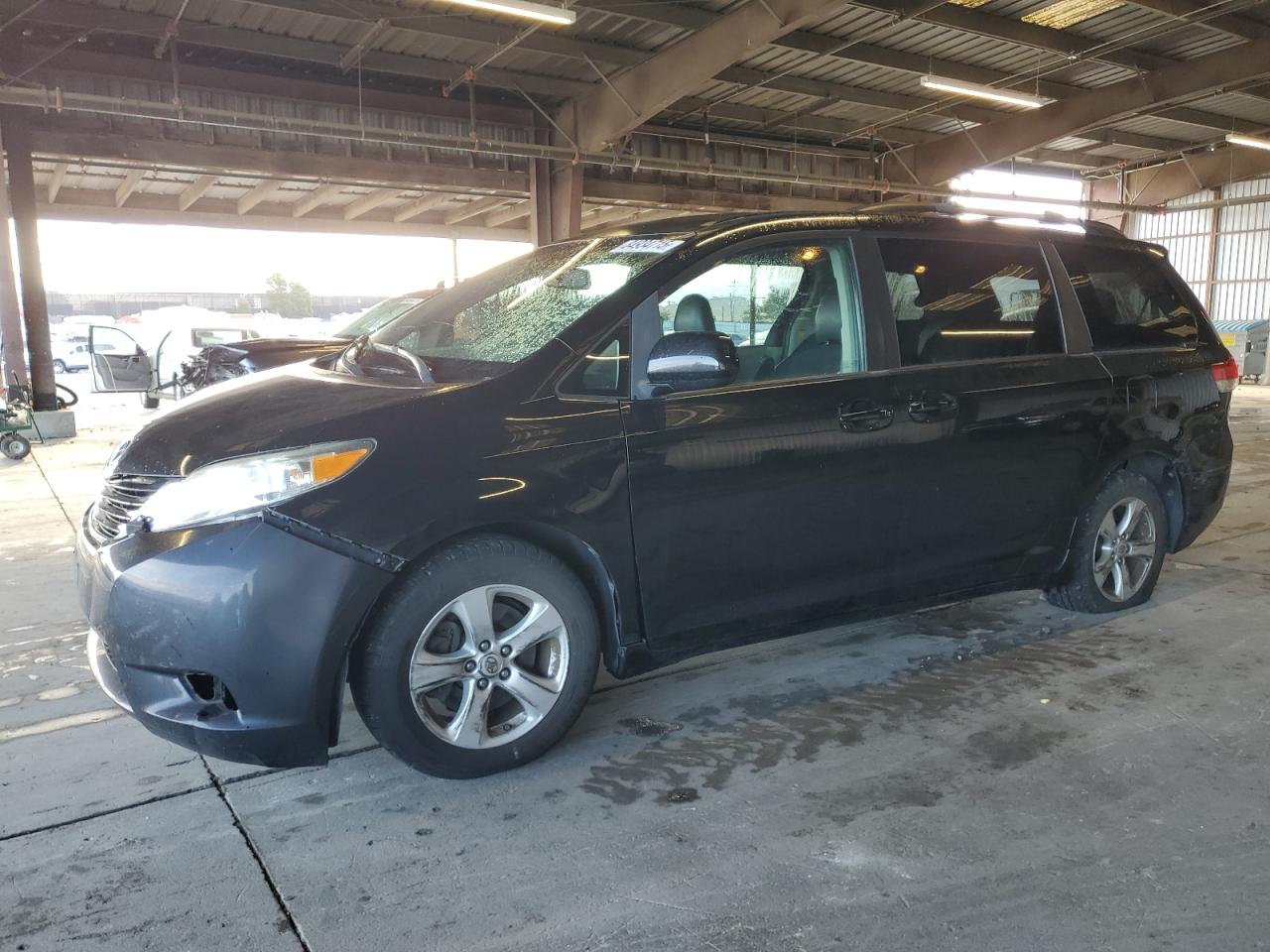 TOYOTA PRIUS 2012