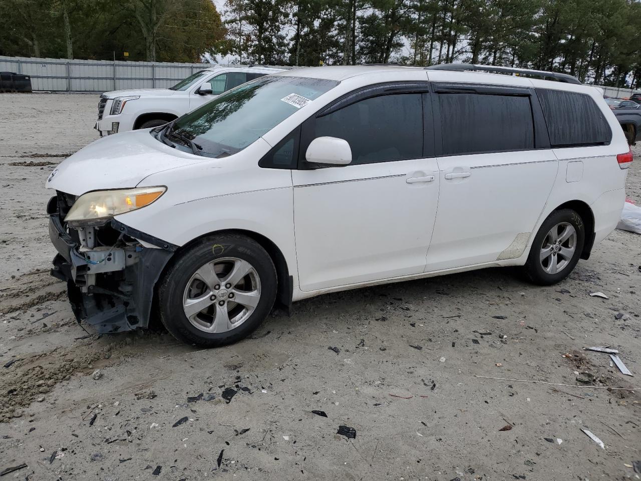 TOYOTA SIENNA 2011