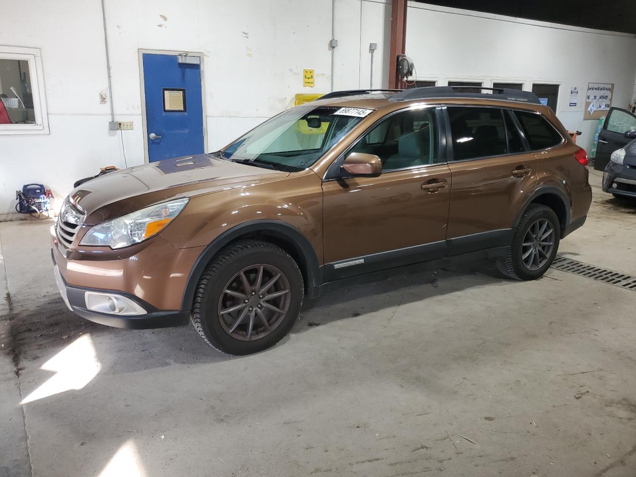 SUBARU OUTBACK 2. 2011