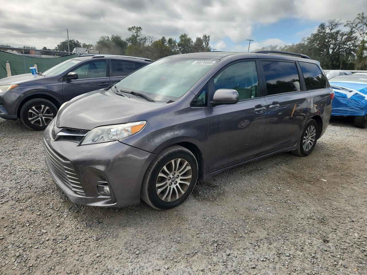 TOYOTA SIENNA XLE 2020