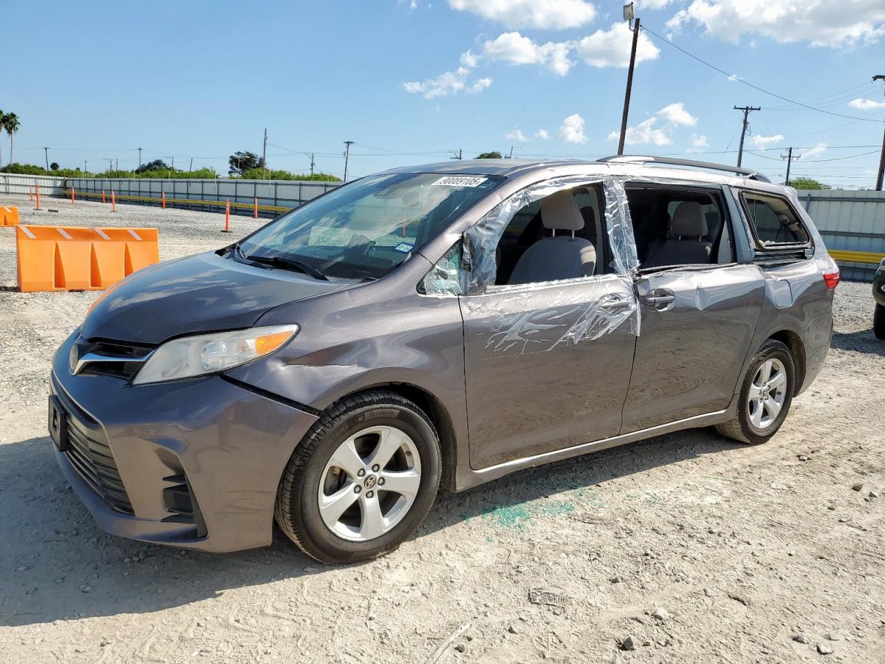 TOYOTA SIENNA LE 2020