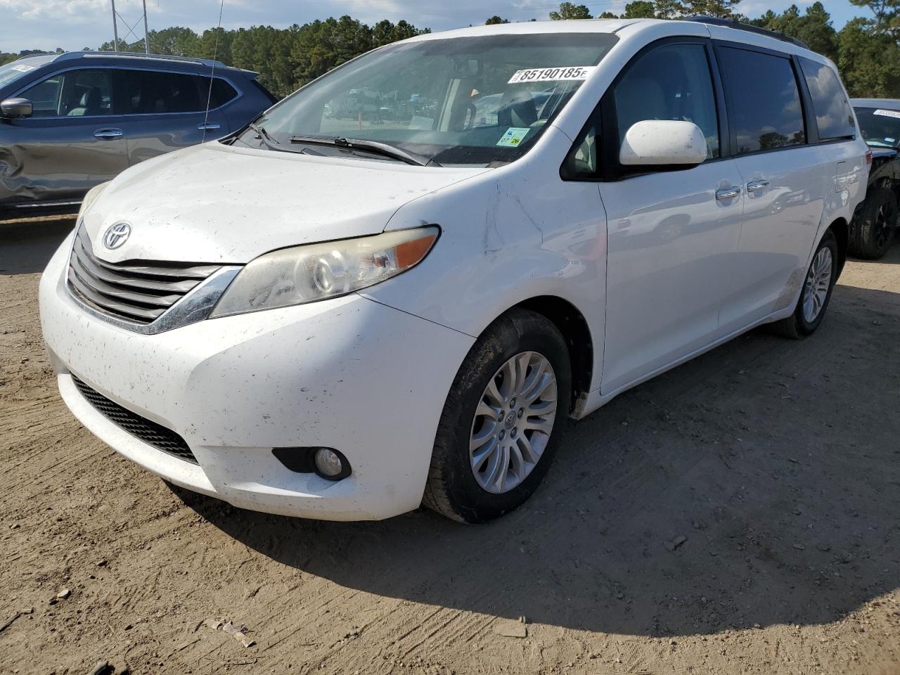 TOYOTA SIENNA XLE 2014