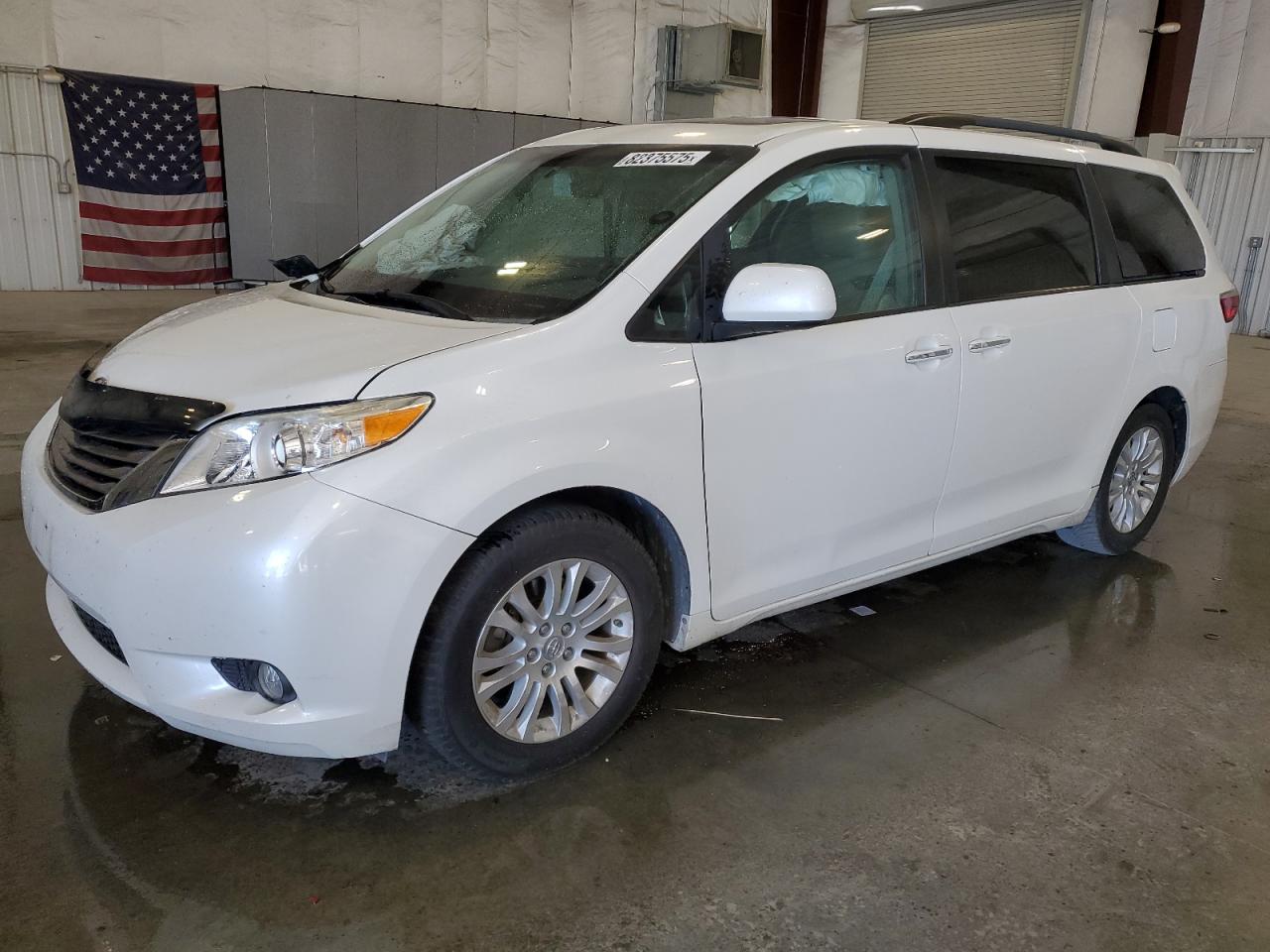 TOYOTA SIENNA XLE 2015