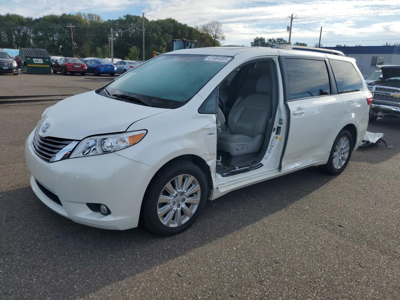 TOYOTA SIENNA XLE 2016