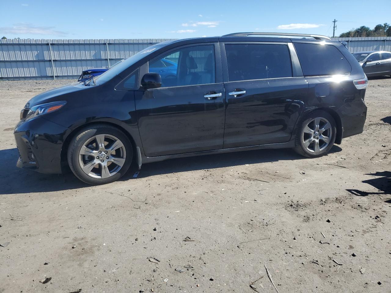 TOYOTA SIENNA SE 2019