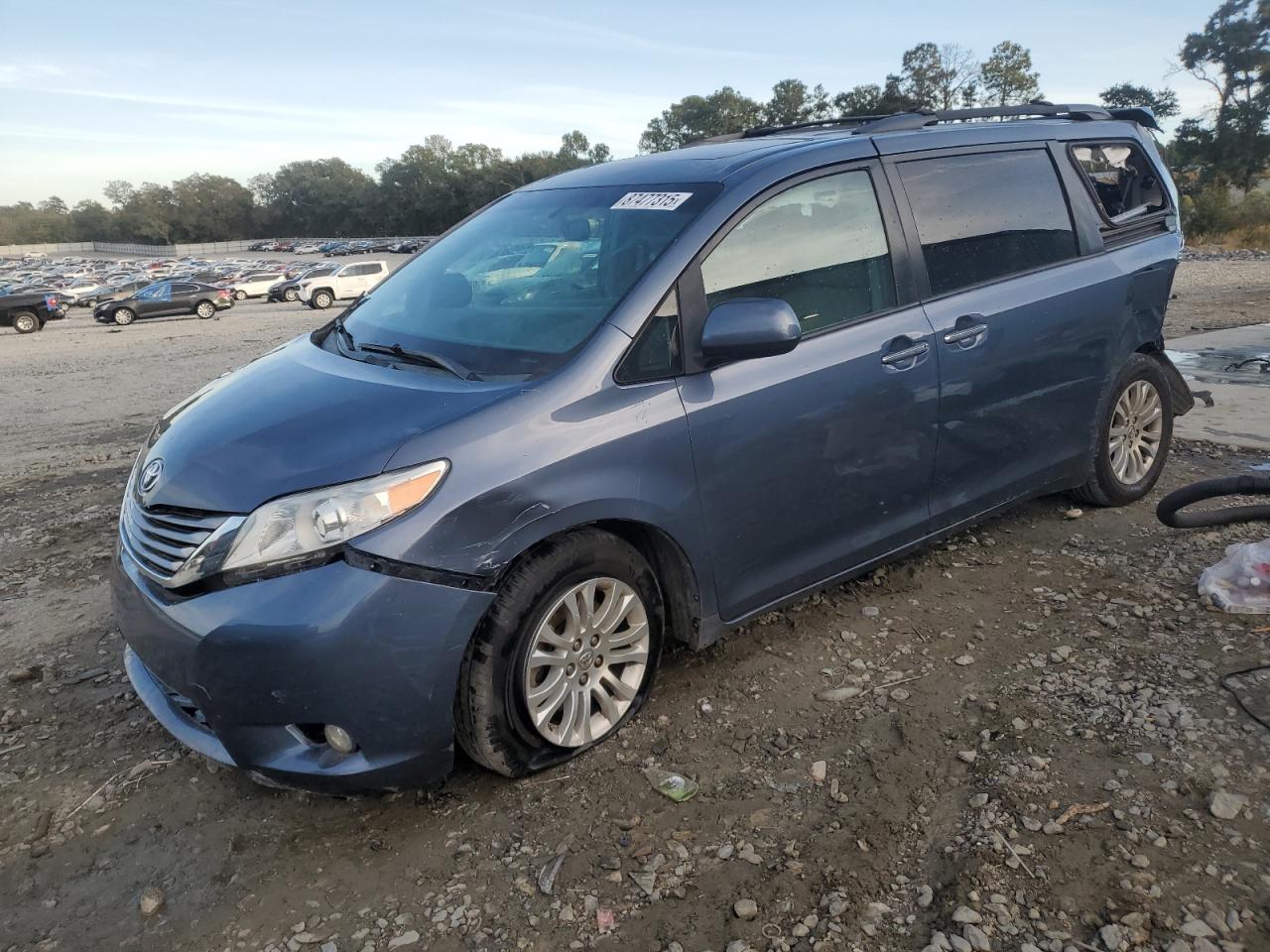 TOYOTA SIENNA XLE 2016