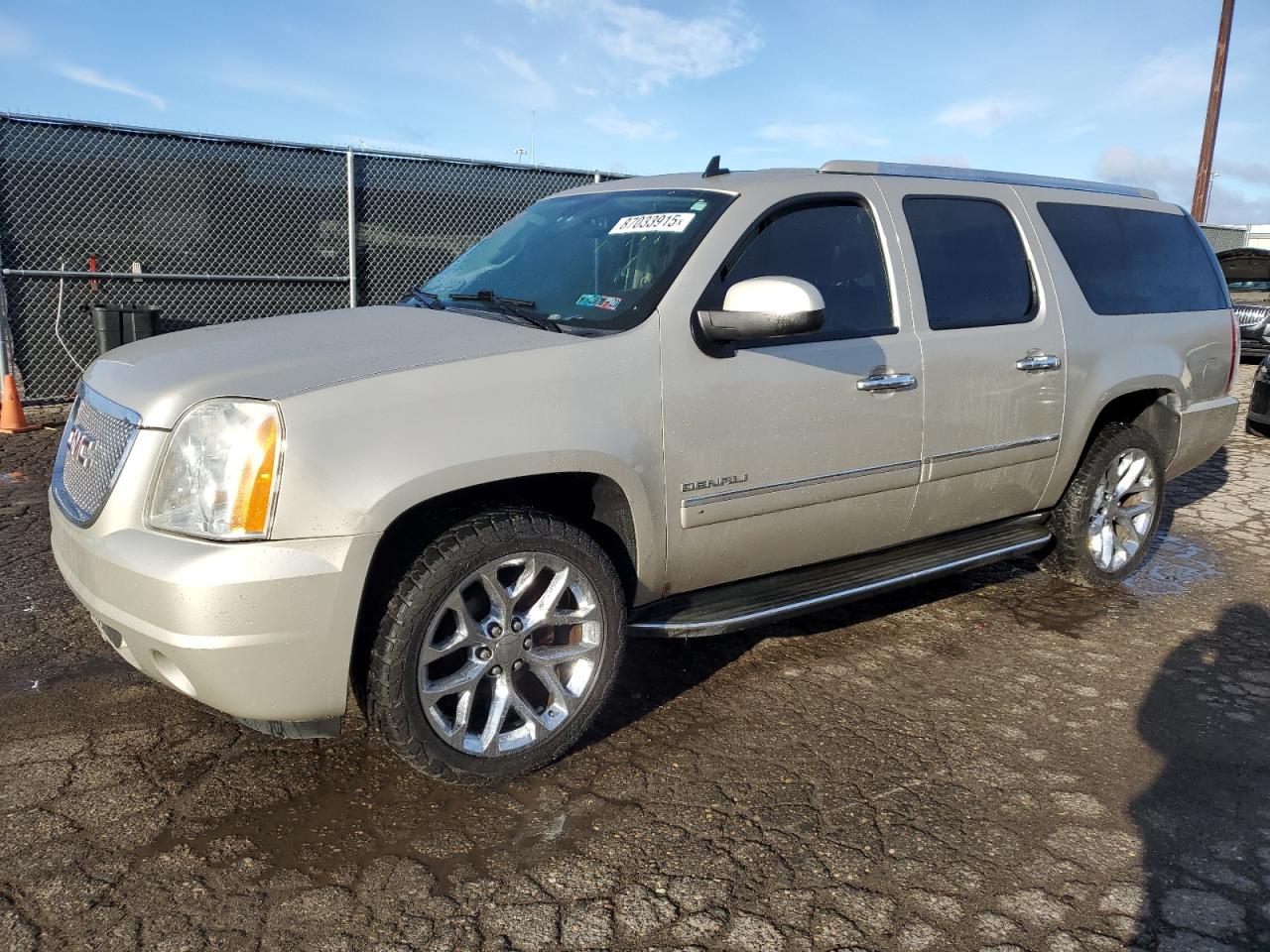 GMC YUKON XL D 2013