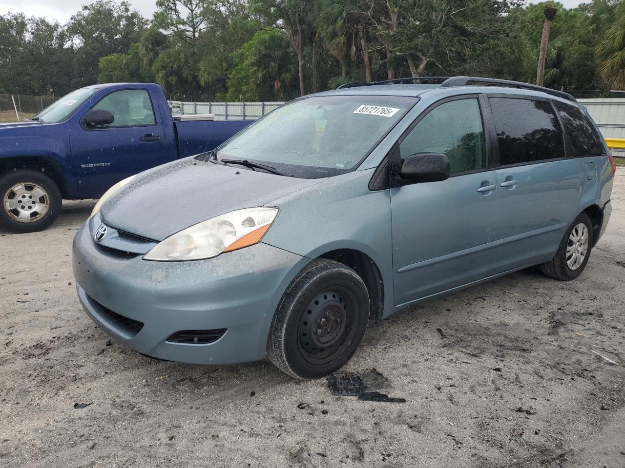 TOYOTA SIENNA CE 2009