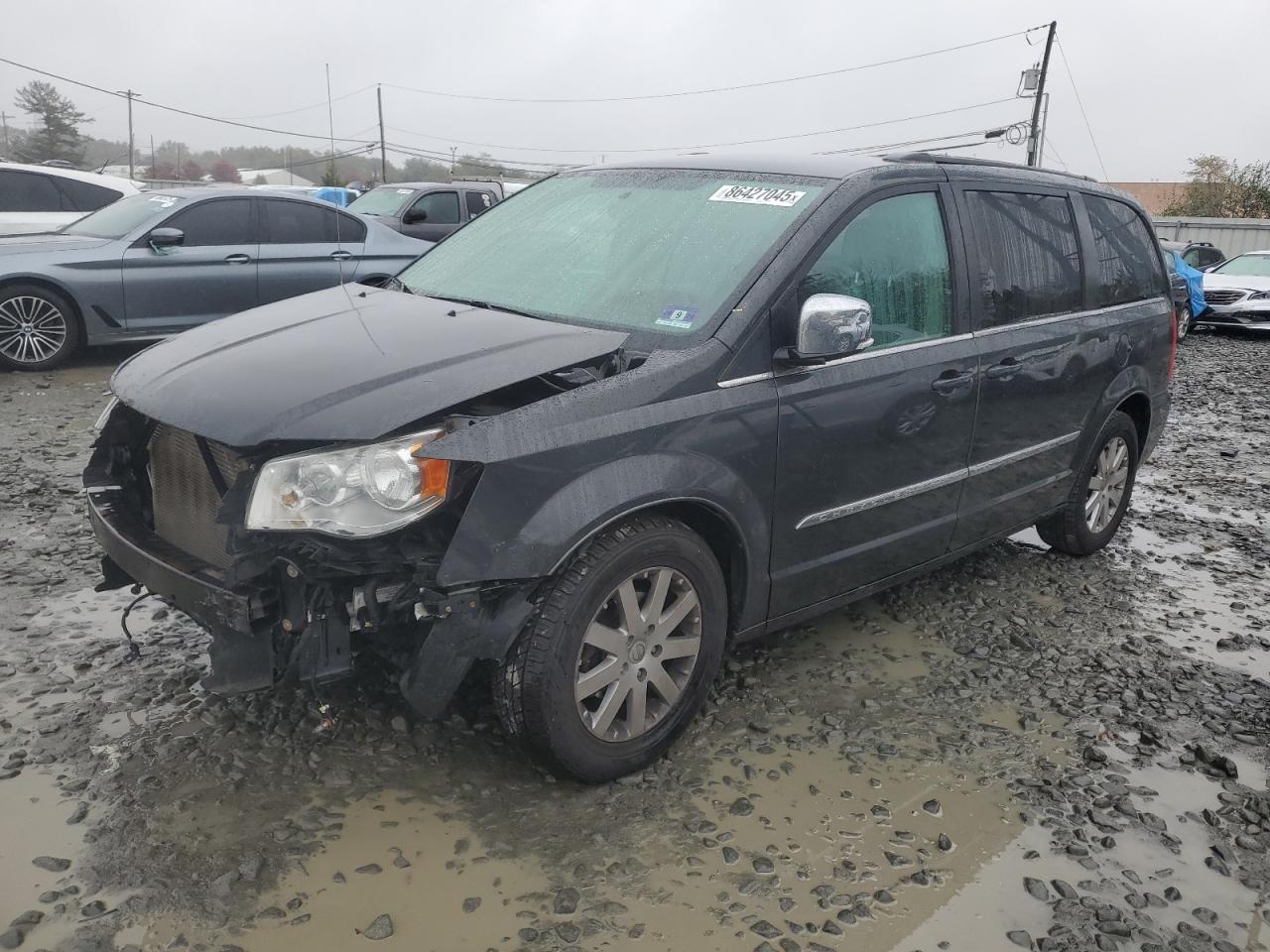 CHRYSLER TOWN & COUNTRY 2011