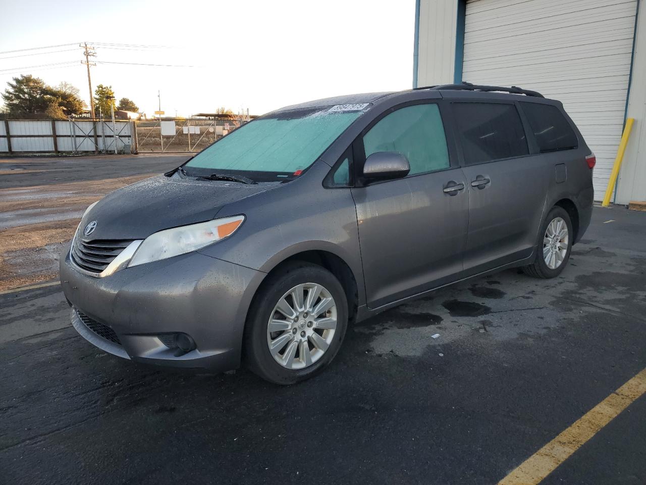 TOYOTA SIENNA LE 2015