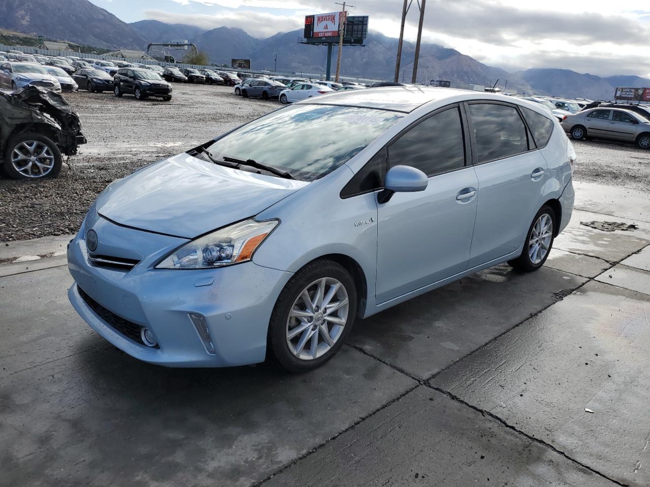 TOYOTA PRIUS V 2013