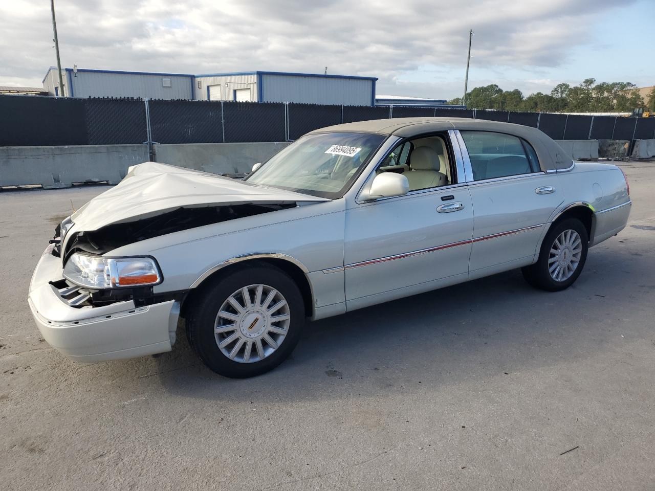 LINCOLN TOWN CAR 2005