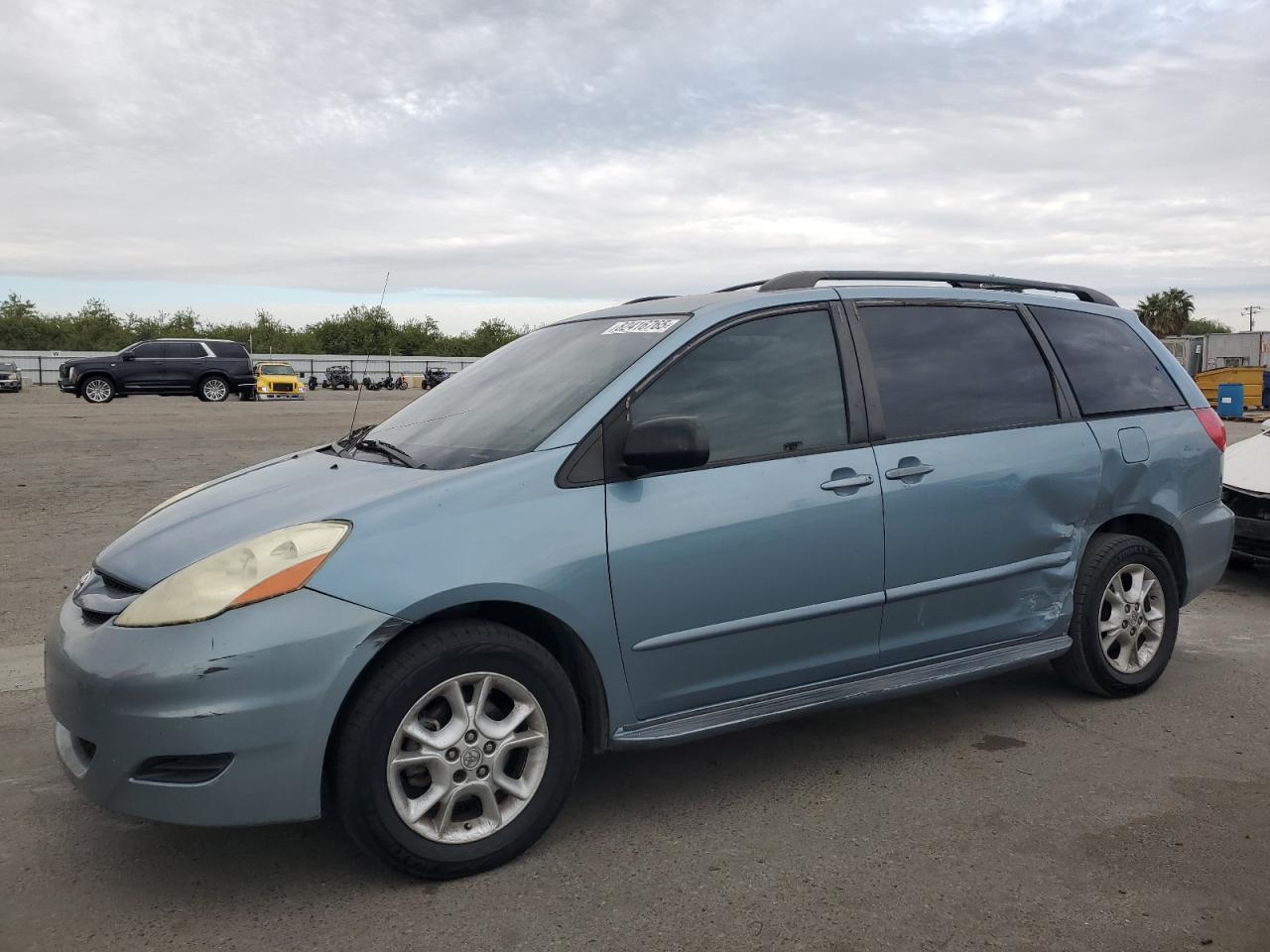 TOYOTA SIENNA LE 2006