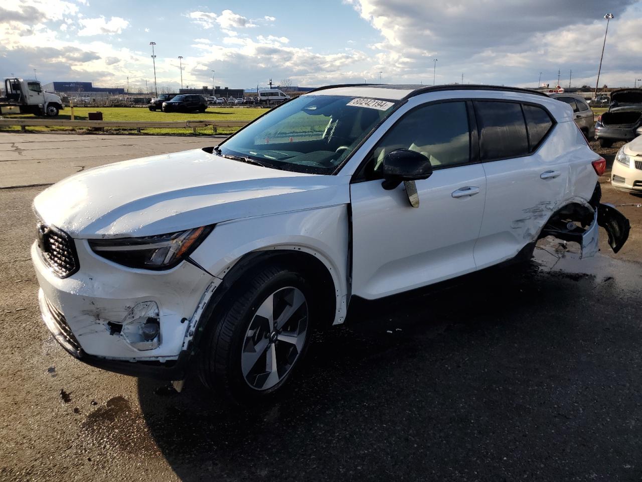 VOLVO XC40 PLUS 2023
