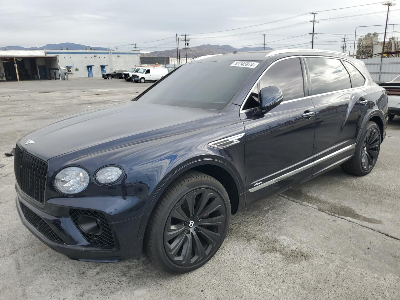 BENTLEY BENTAYGA 2023