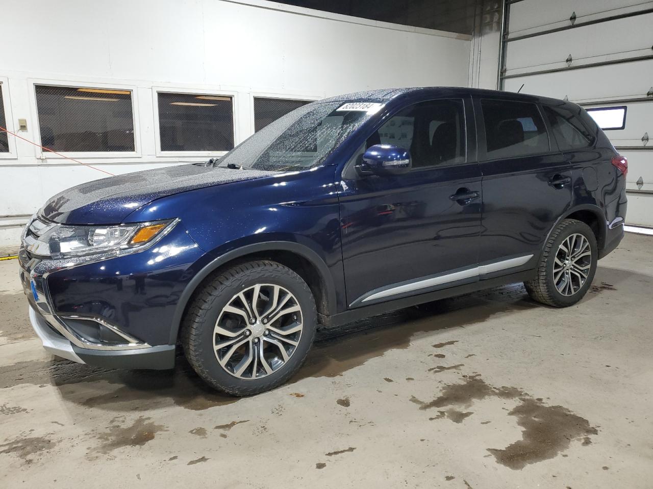 MITSUBISHI OUTLANDER 2016