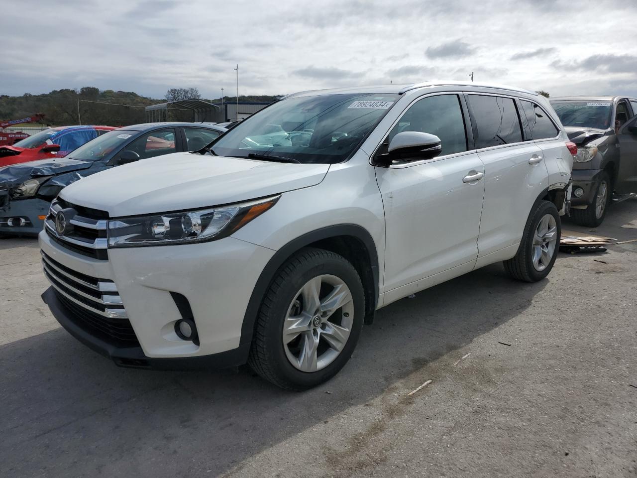 TOYOTA HIGHLANDER 2017