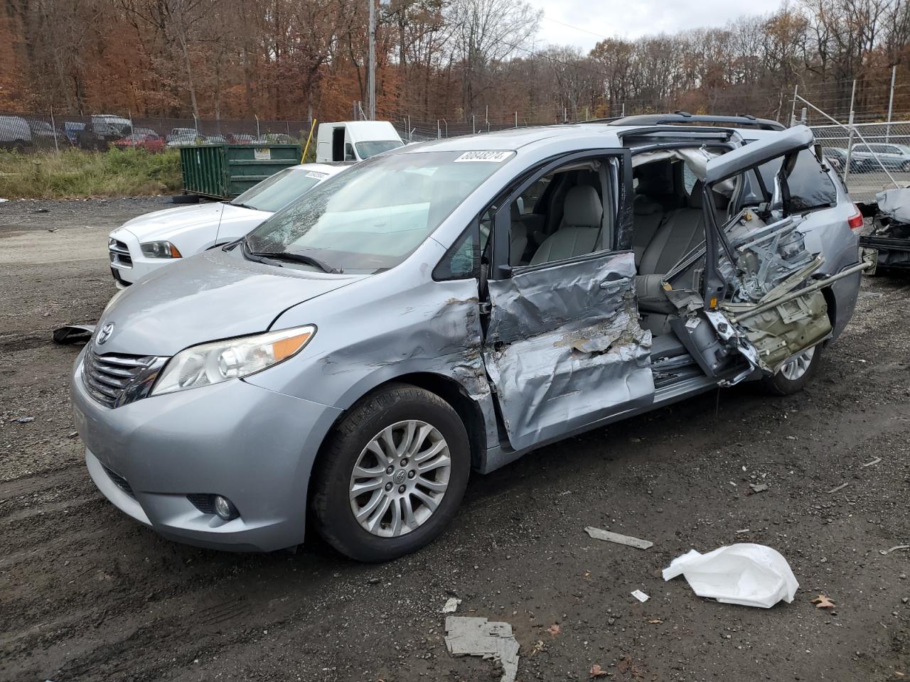 TOYOTA SIENNA XLE 2014