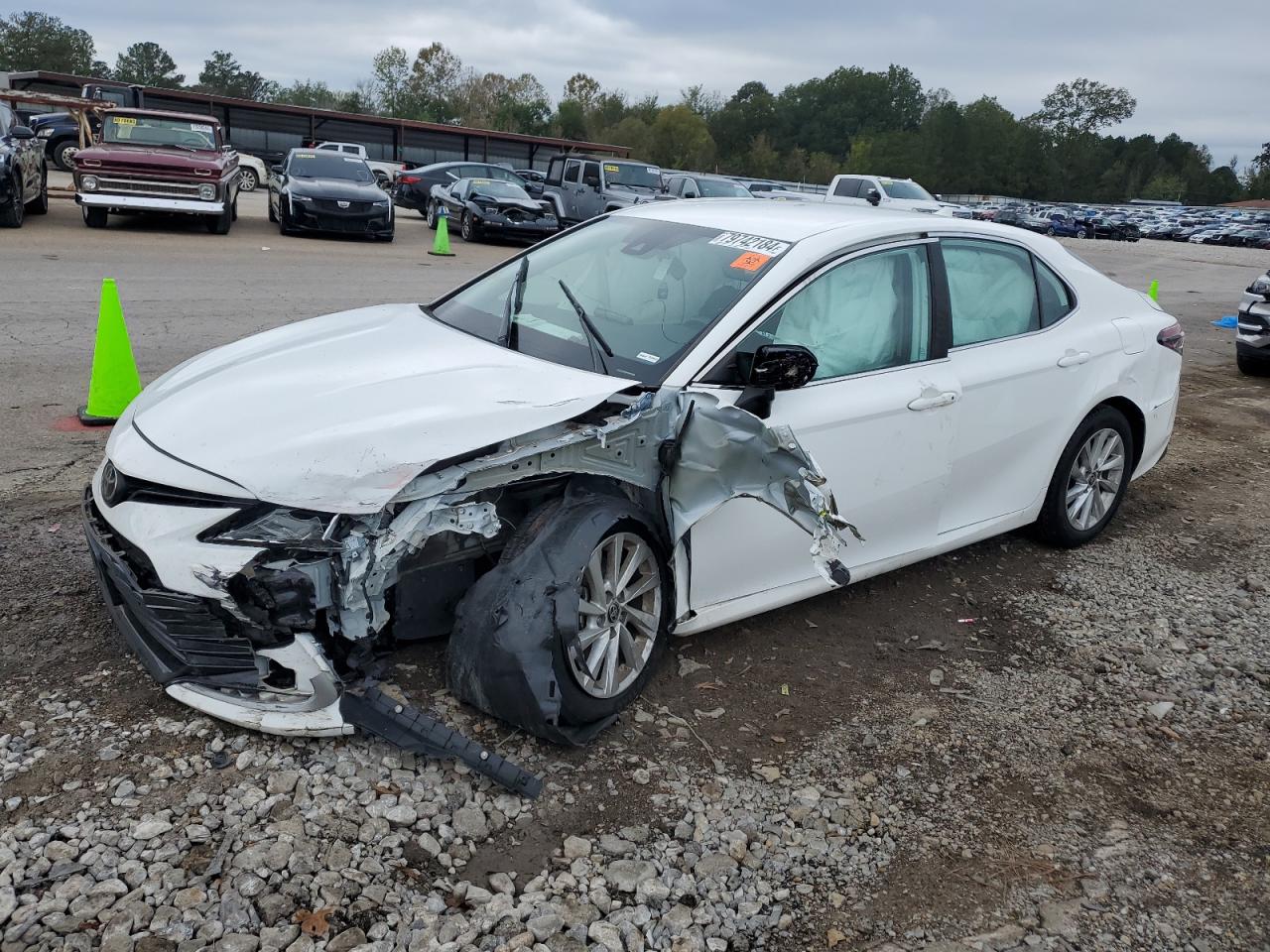 TOYOTA CAMRY LE 2021