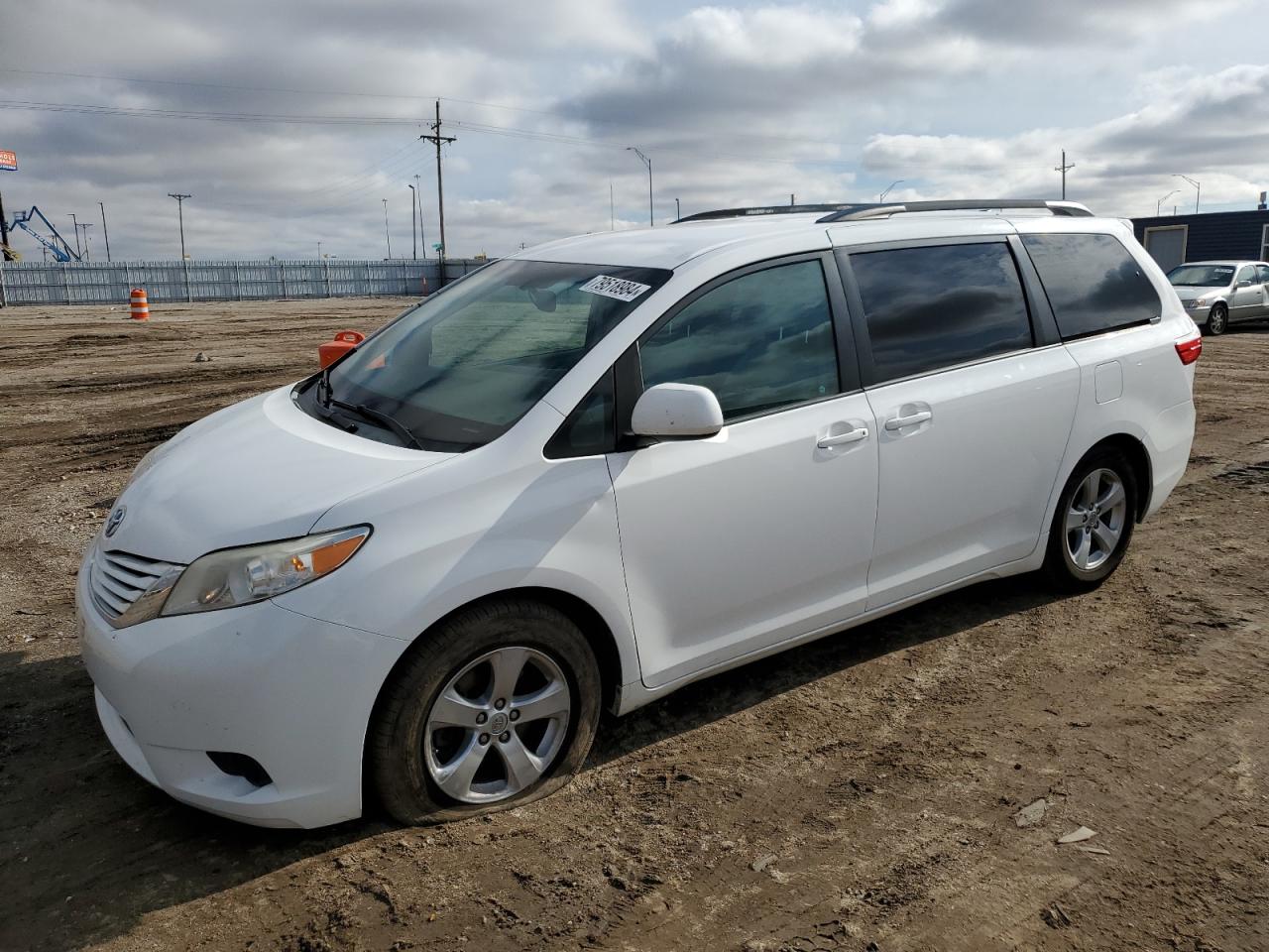 TOYOTA SIENNA LE 2016