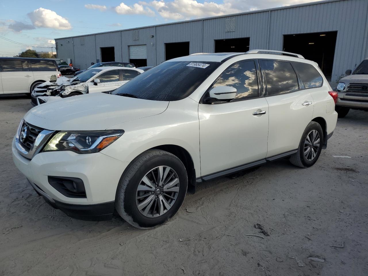 NISSAN PATHFINDER 2017