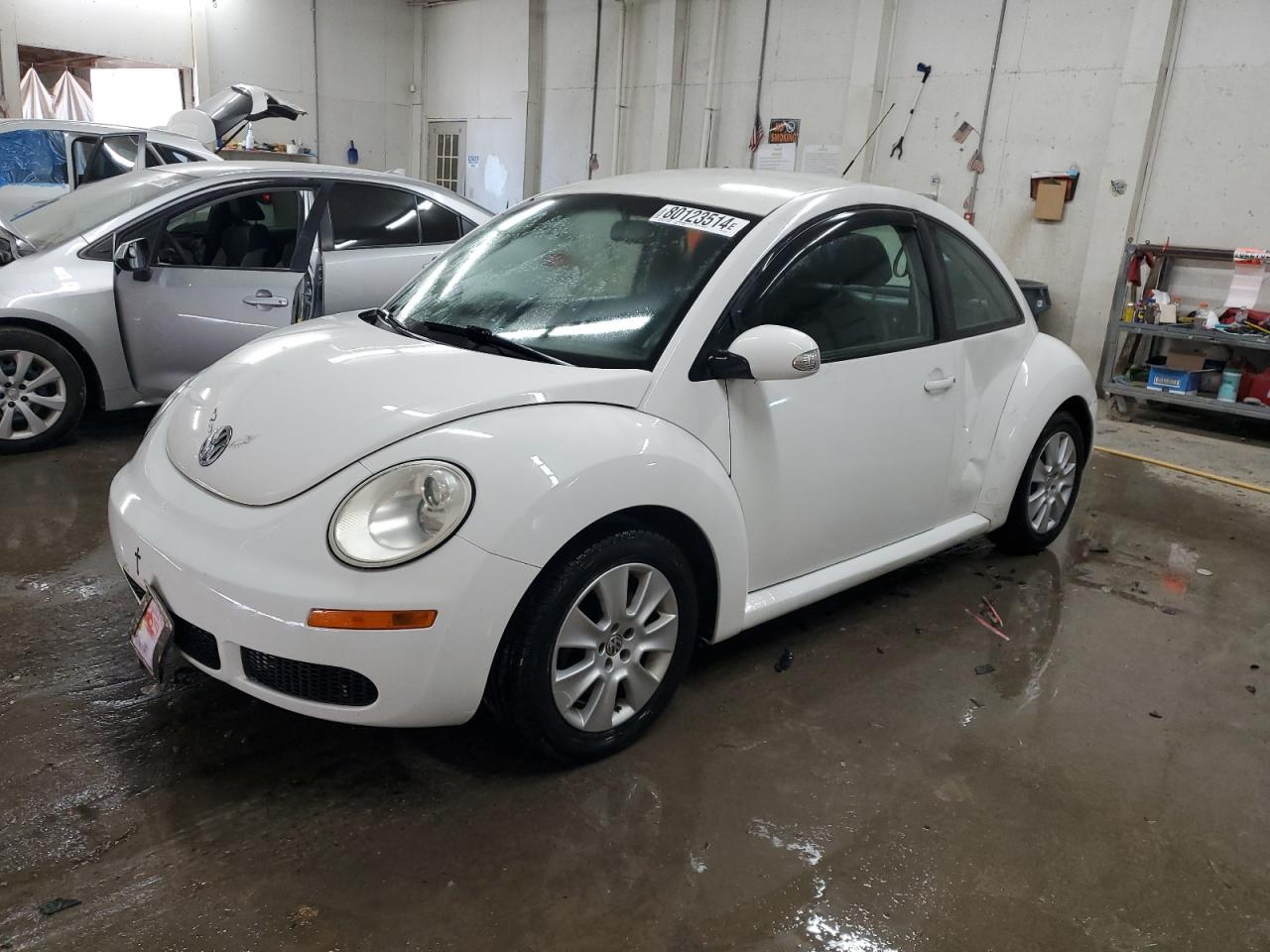 VOLKSWAGEN NEW BEETLE 2009
