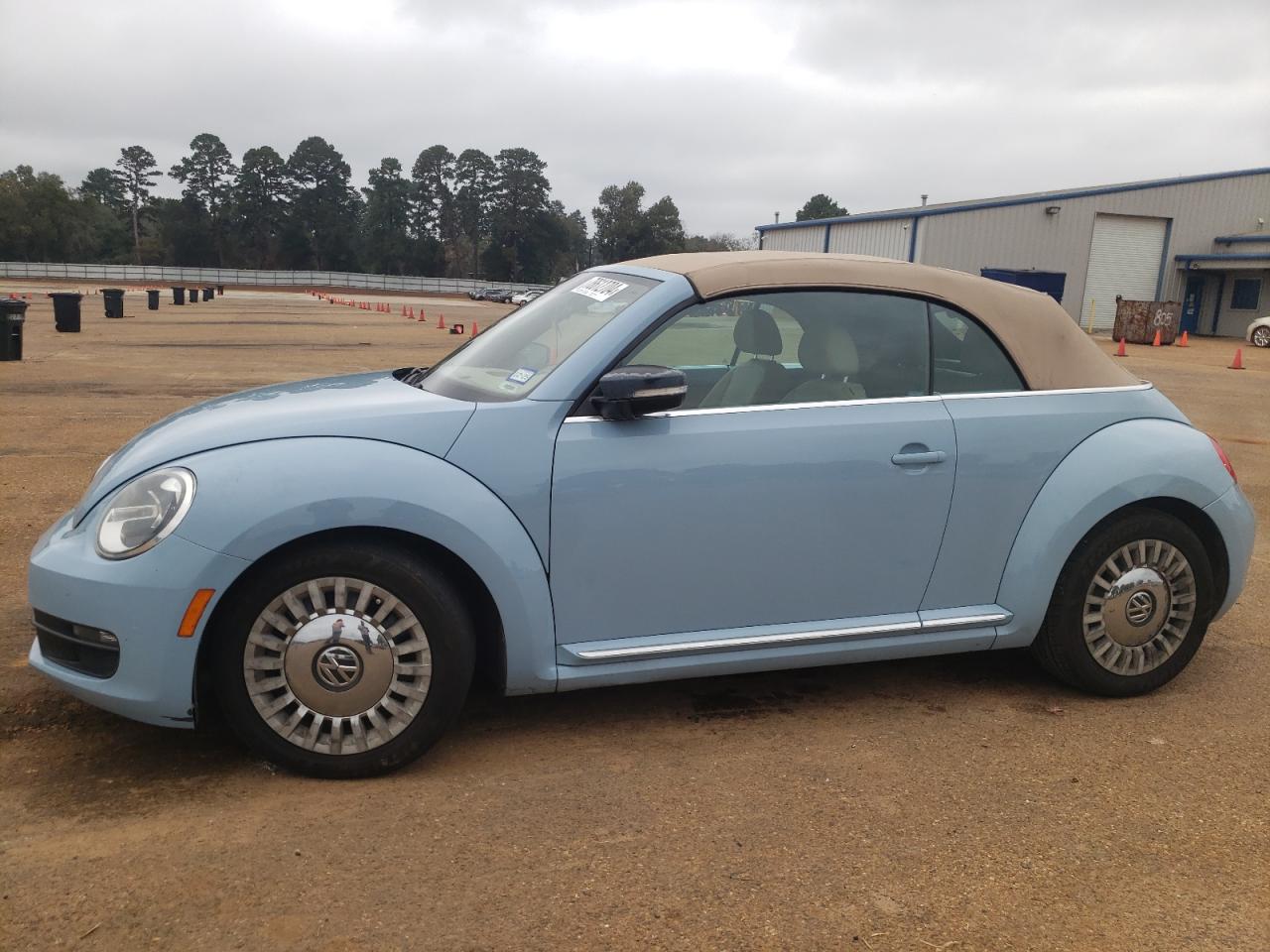 VOLKSWAGEN BEETLE 2013