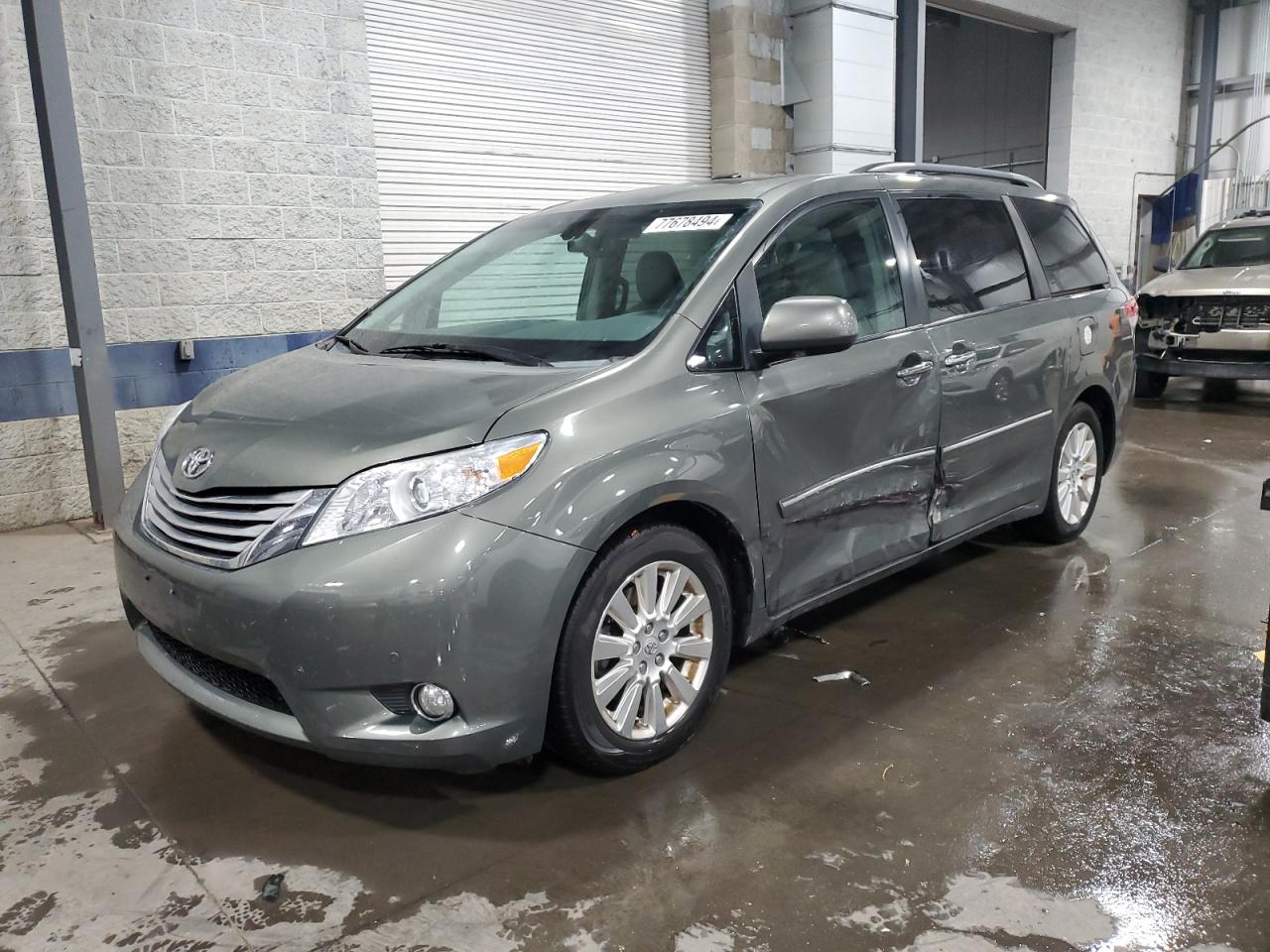 TOYOTA SIENNA XLE 2012