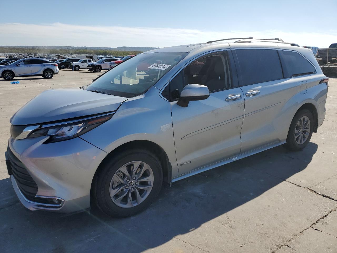 TOYOTA SIENNA XLE 2021