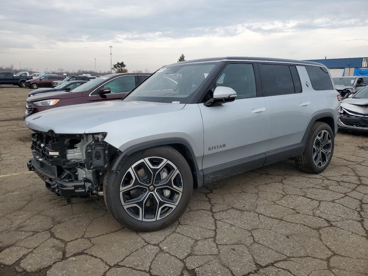 RIVIAN R1S ADVENT 2025