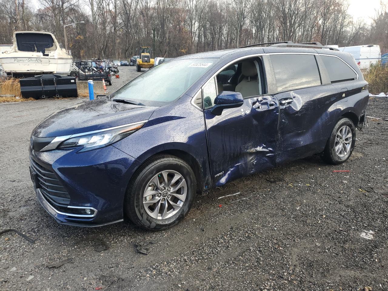 TOYOTA SIENNA XLE 2021