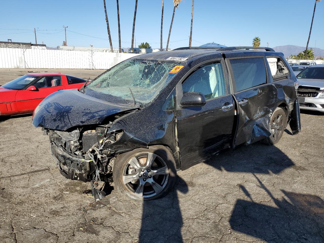 TOYOTA SIENNA SE 2018