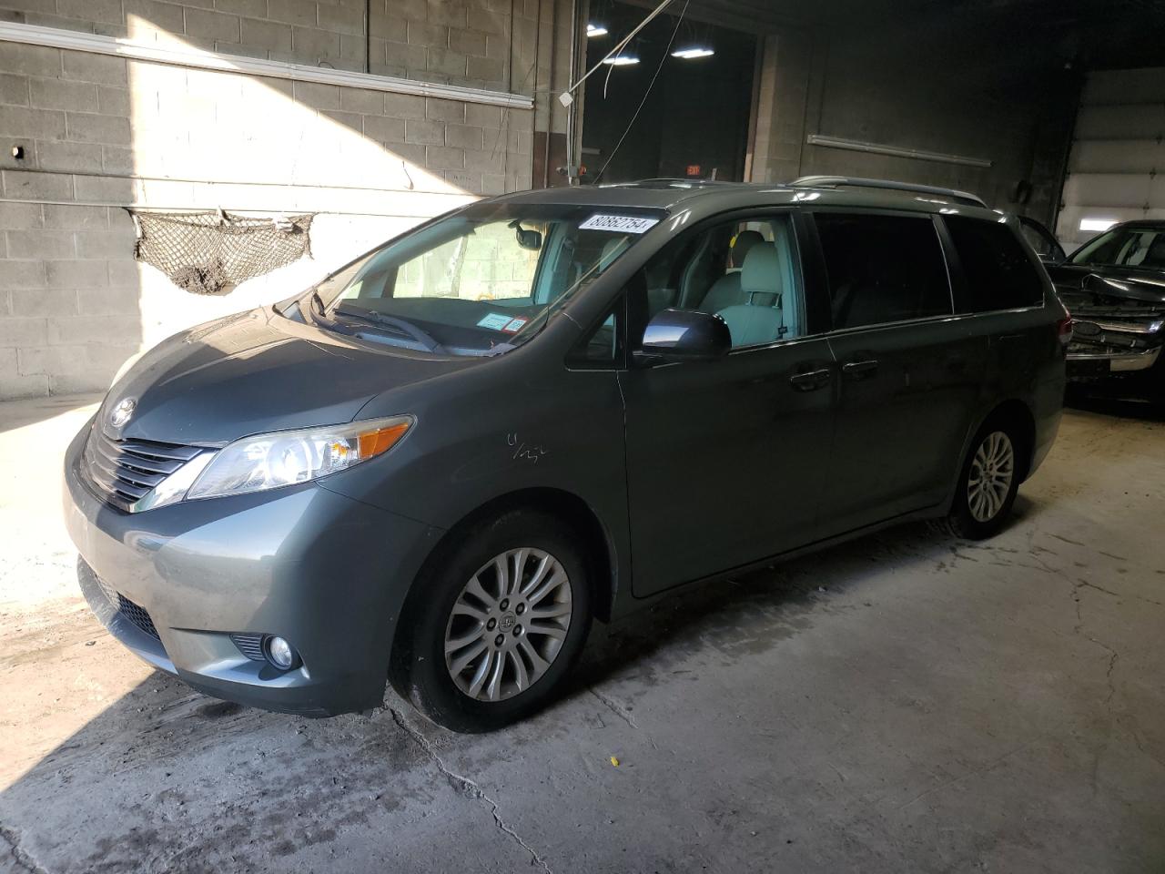 TOYOTA SIENNA XLE 2014