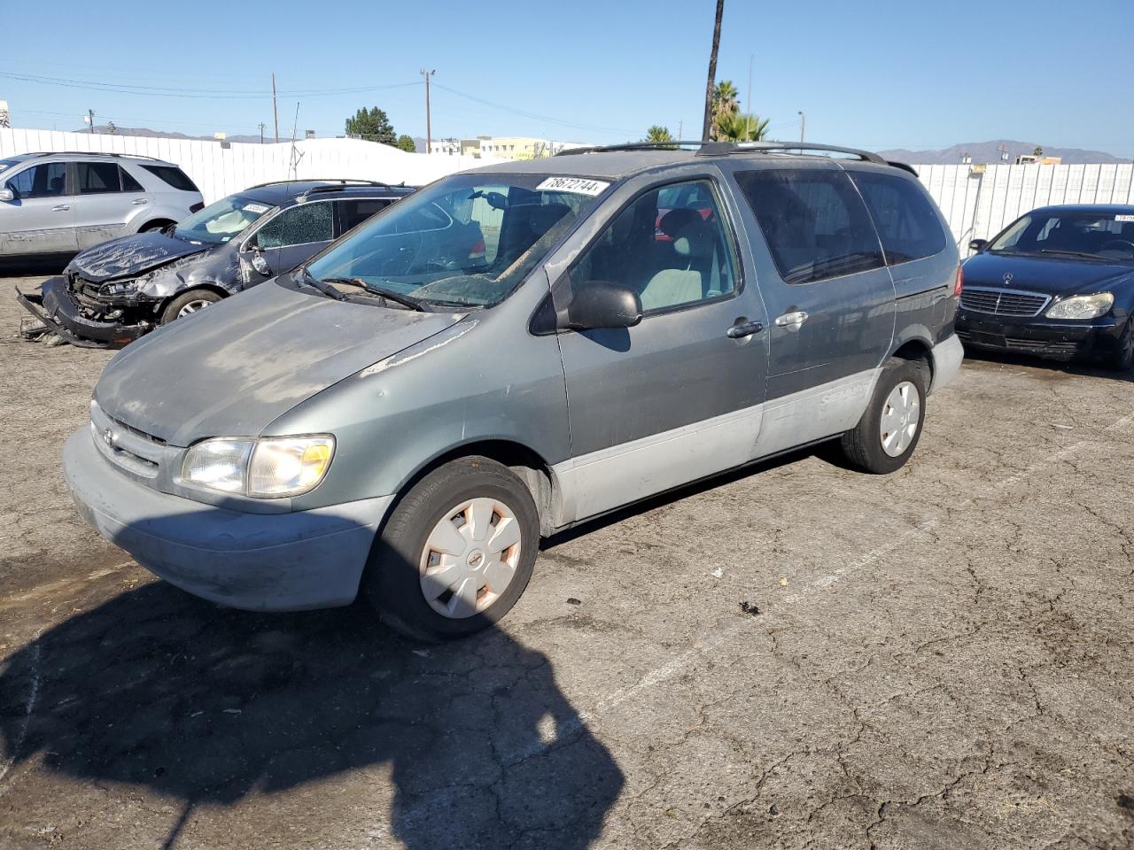 TOYOTA SIENNA LE 2000