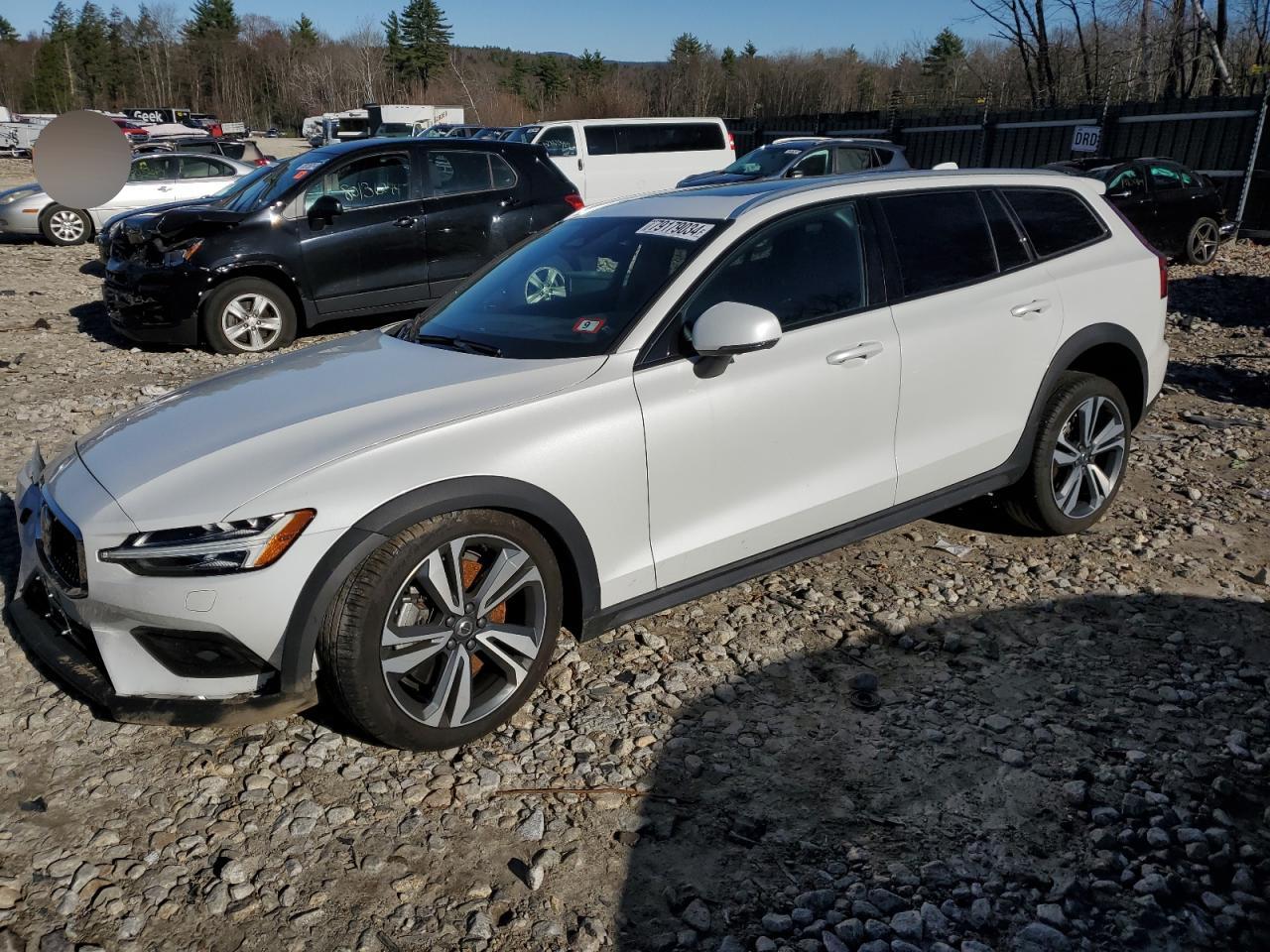 VOLVO V60 CROSS 2023